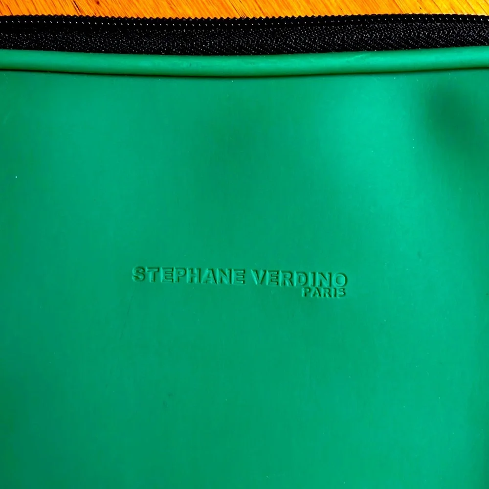 Stephane Verdino vertical carrier for tablet, e-reader, or notebook.  10.5” x 8”